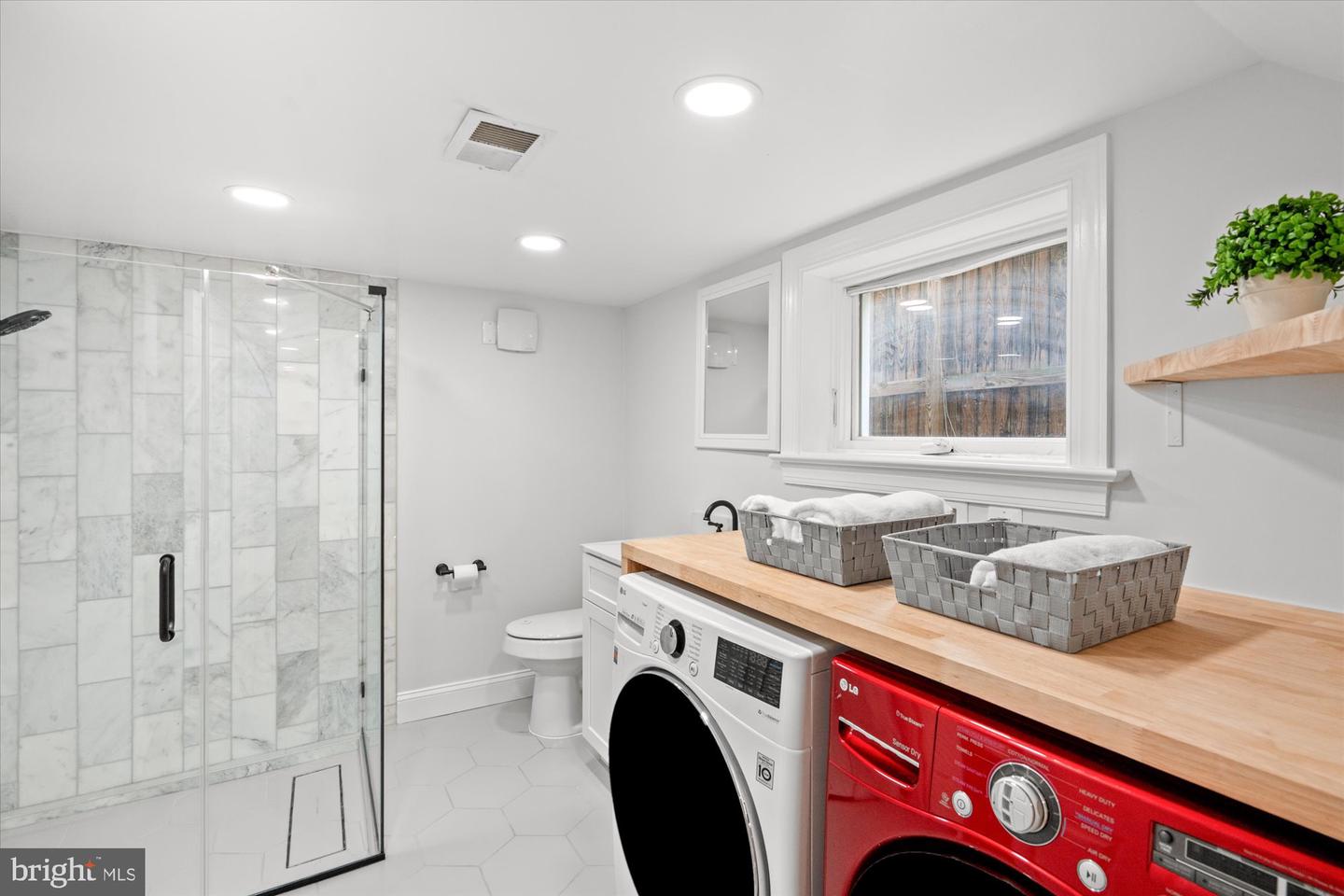 119 E CLIFFORD AVE, ALEXANDRIA, Virginia 22305, 3 Bedrooms Bedrooms, ,3 BathroomsBathrooms,Residential,For sale,119 E CLIFFORD AVE,VAAX2048086 MLS # VAAX2048086