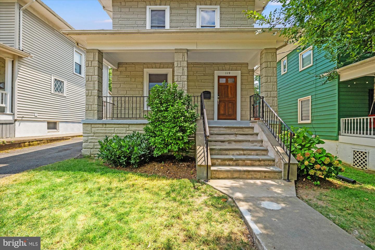 119 E CLIFFORD AVE, ALEXANDRIA, Virginia 22305, 3 Bedrooms Bedrooms, ,3 BathroomsBathrooms,Residential,For sale,119 E CLIFFORD AVE,VAAX2048086 MLS # VAAX2048086