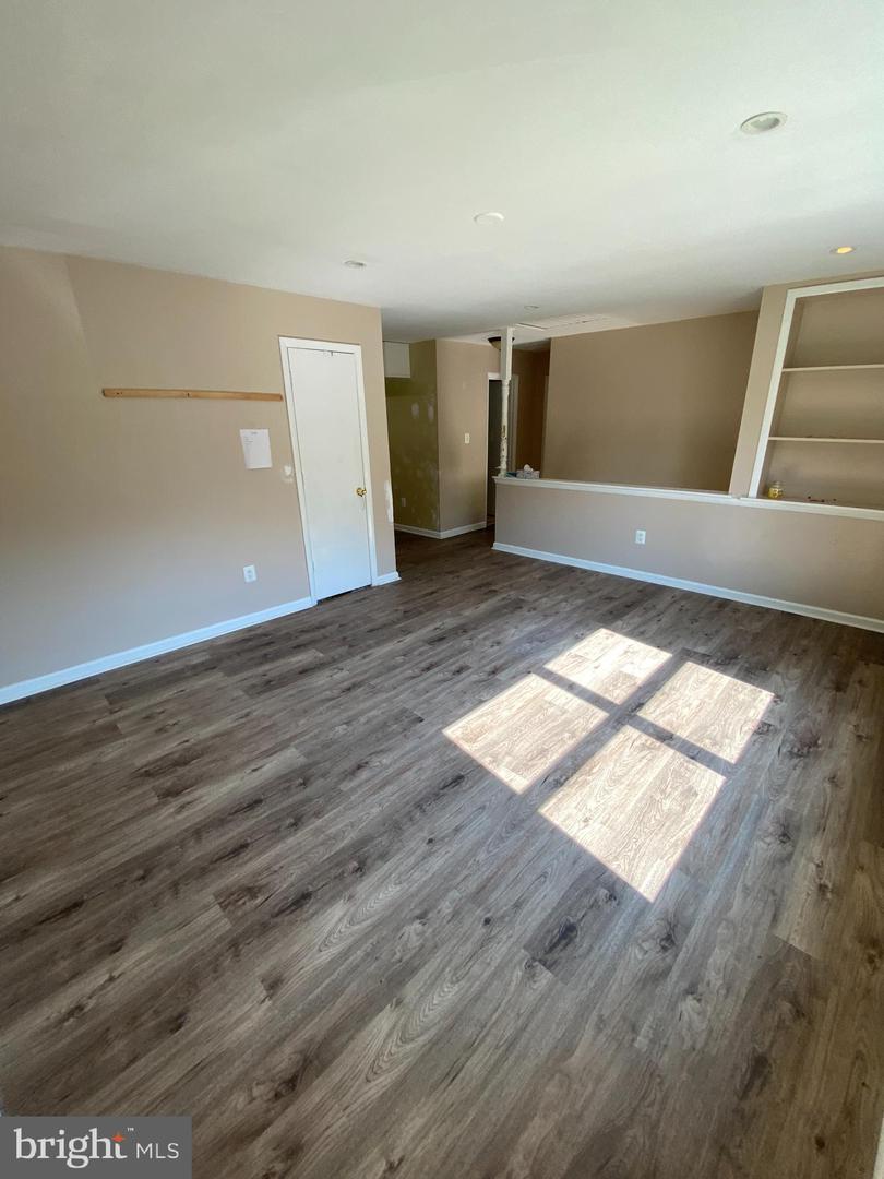 14738 ELMIRA CT, WOODBRIDGE, Virginia 22193, 3 Bedrooms Bedrooms, 5 Rooms Rooms,2 BathroomsBathrooms,Residential,For sale,14738 ELMIRA CT,VAPW2100440 MLS # VAPW2100440