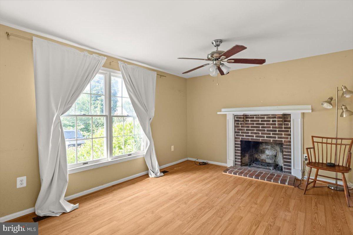 651 E G ST, PURCELLVILLE, Virginia 20132, 3 Bedrooms Bedrooms, 10 Rooms Rooms,2 BathroomsBathrooms,Residential,For sale,651 E G ST,VALO2103702 MLS # VALO2103702