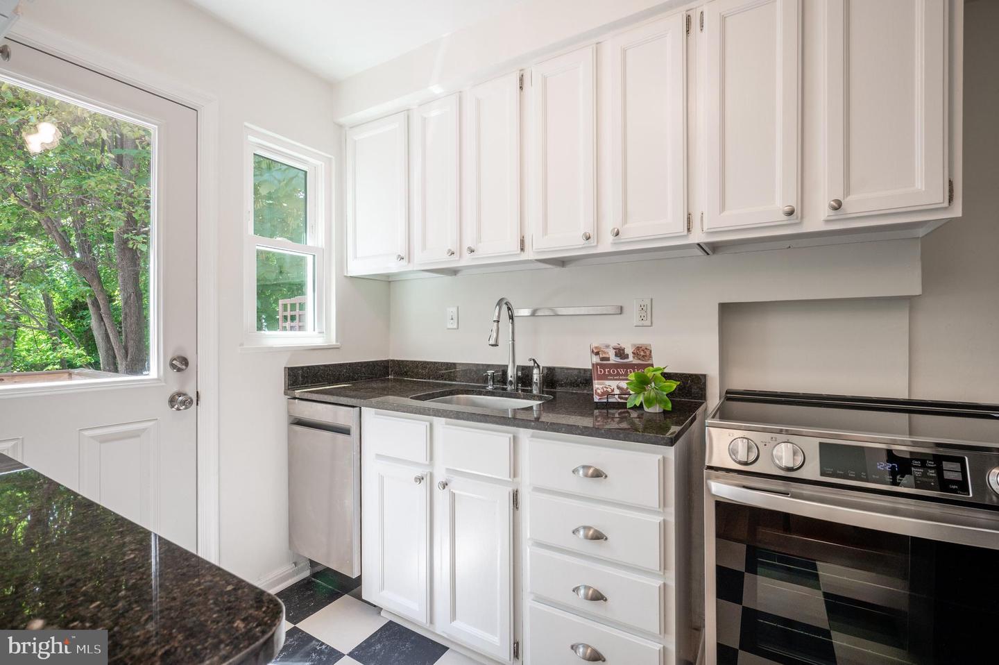405 E HOWELL AVE, ALEXANDRIA, Virginia 22301, 3 Bedrooms Bedrooms, ,2 BathroomsBathrooms,Residential,For sale,405 E HOWELL AVE,VAAX2048144 MLS # VAAX2048144