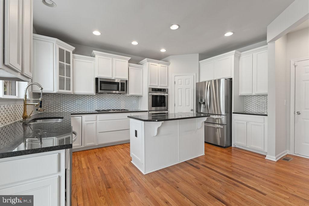 15186 JENNERETTE LN, WOODBRIDGE, Virginia 22193, 6 Bedrooms Bedrooms, ,4 BathroomsBathrooms,Residential,For sale,15186 JENNERETTE LN,VAPW2100586 MLS # VAPW2100586