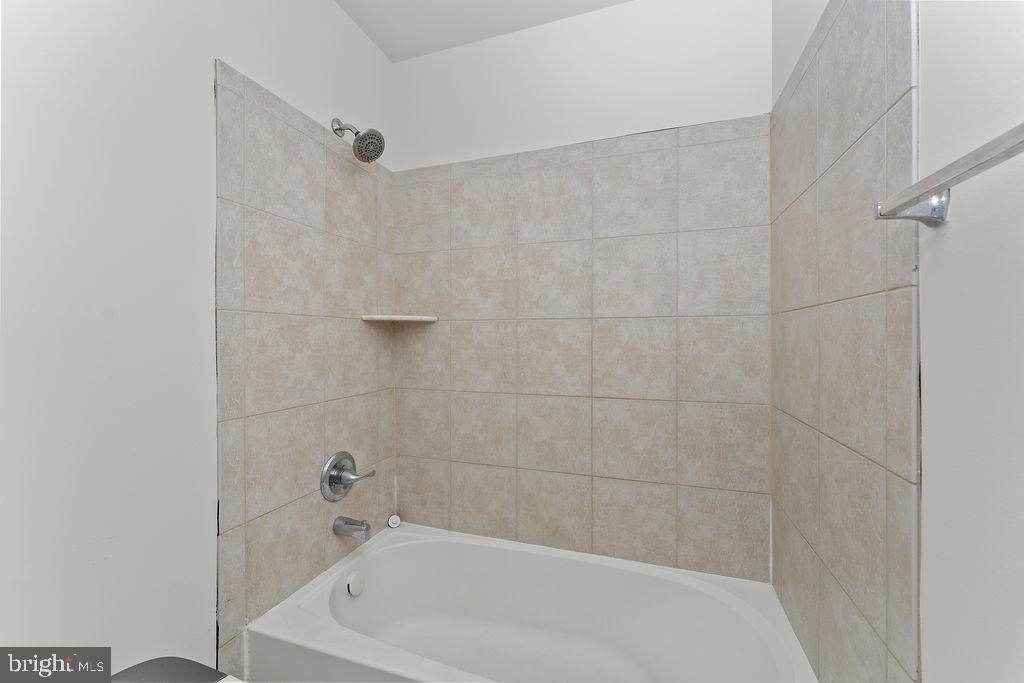15186 JENNERETTE LN, WOODBRIDGE, Virginia 22193, 6 Bedrooms Bedrooms, ,4 BathroomsBathrooms,Residential,For sale,15186 JENNERETTE LN,VAPW2100586 MLS # VAPW2100586