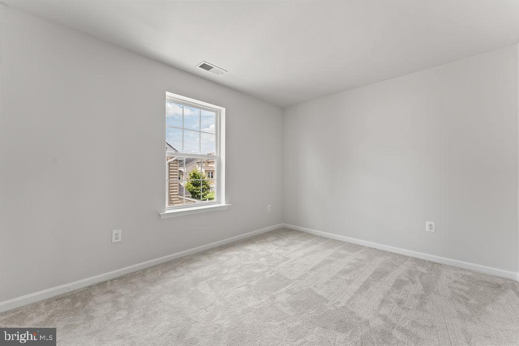 15186 JENNERETTE LN, WOODBRIDGE, Virginia 22193, 6 Bedrooms Bedrooms, ,4 BathroomsBathrooms,Residential,For sale,15186 JENNERETTE LN,VAPW2100586 MLS # VAPW2100586