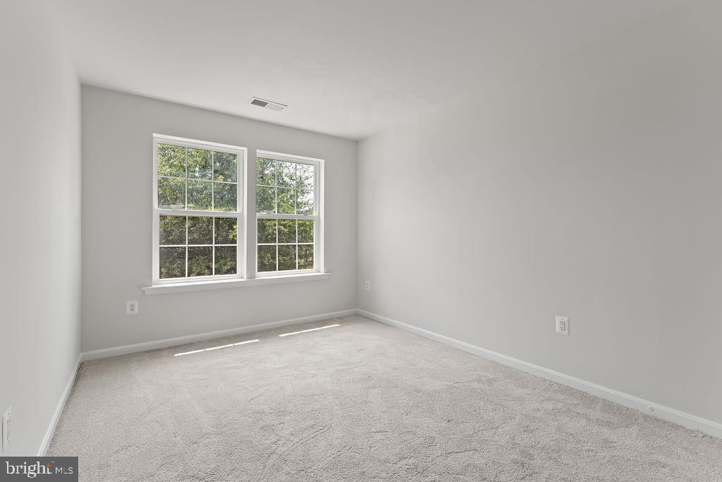 15186 JENNERETTE LN, WOODBRIDGE, Virginia 22193, 6 Bedrooms Bedrooms, ,4 BathroomsBathrooms,Residential,For sale,15186 JENNERETTE LN,VAPW2100586 MLS # VAPW2100586