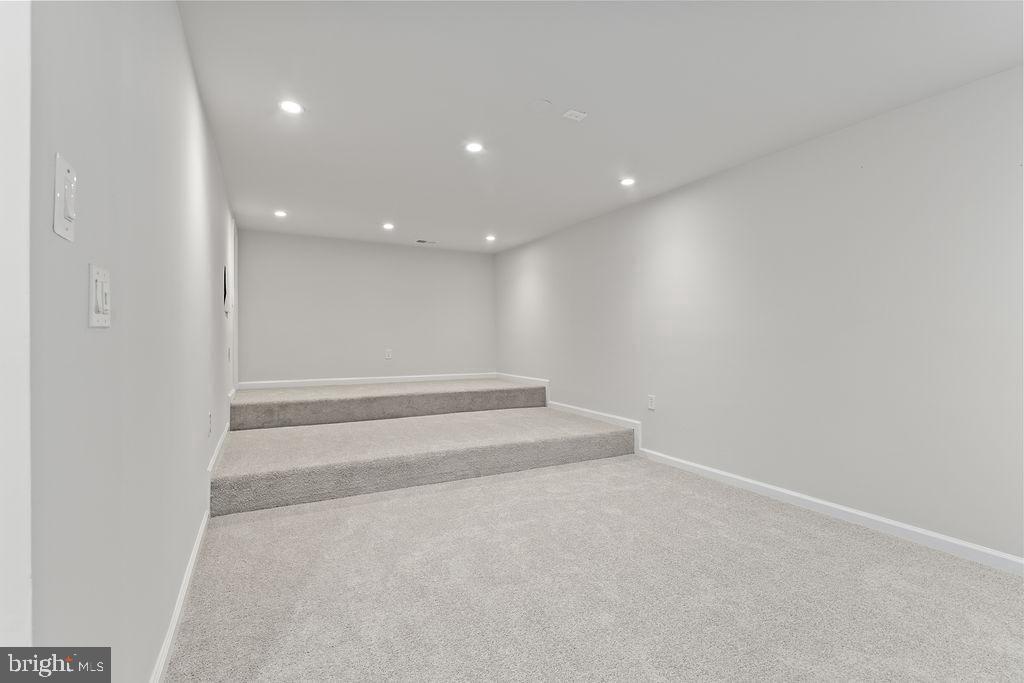 15186 JENNERETTE LN, WOODBRIDGE, Virginia 22193, 6 Bedrooms Bedrooms, ,4 BathroomsBathrooms,Residential,For sale,15186 JENNERETTE LN,VAPW2100586 MLS # VAPW2100586