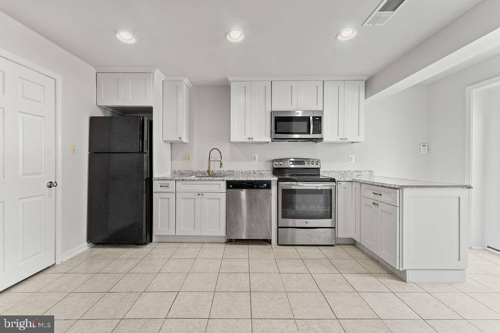 15186 JENNERETTE LN, WOODBRIDGE, Virginia 22193, 6 Bedrooms Bedrooms, ,4 BathroomsBathrooms,Residential,For sale,15186 JENNERETTE LN,VAPW2100586 MLS # VAPW2100586