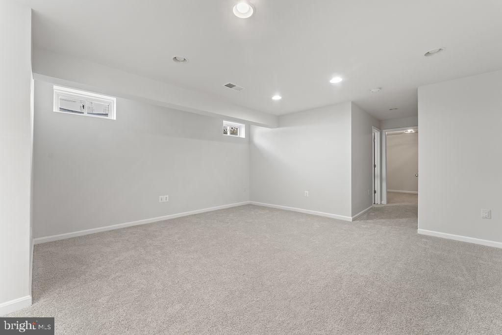 15186 JENNERETTE LN, WOODBRIDGE, Virginia 22193, 6 Bedrooms Bedrooms, ,4 BathroomsBathrooms,Residential,For sale,15186 JENNERETTE LN,VAPW2100586 MLS # VAPW2100586