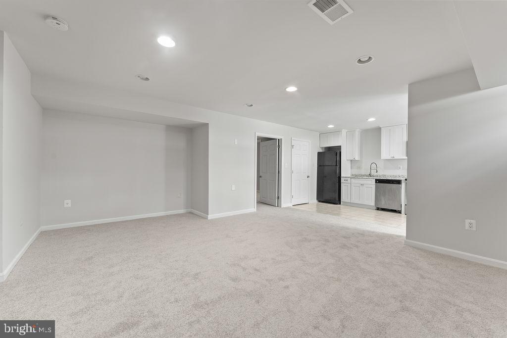 15186 JENNERETTE LN, WOODBRIDGE, Virginia 22193, 6 Bedrooms Bedrooms, ,4 BathroomsBathrooms,Residential,For sale,15186 JENNERETTE LN,VAPW2100586 MLS # VAPW2100586