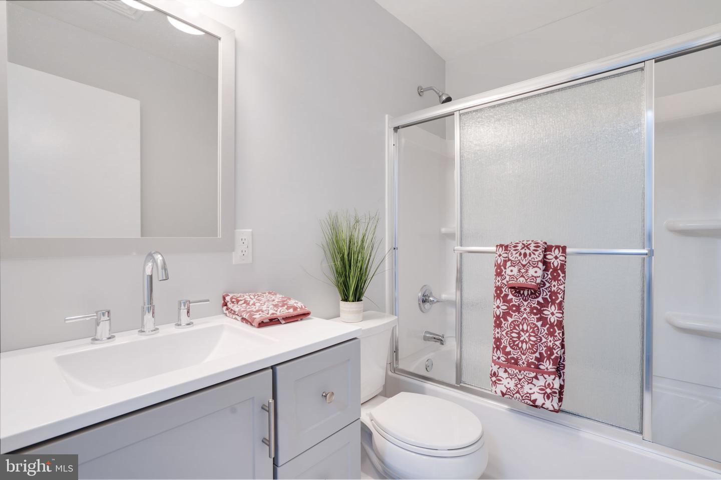 1102 BURTON ST, WOODBRIDGE, Virginia 22191, 5 Bedrooms Bedrooms, ,3 BathroomsBathrooms,Residential,For sale,1102 BURTON ST,VAPW2100636 MLS # VAPW2100636