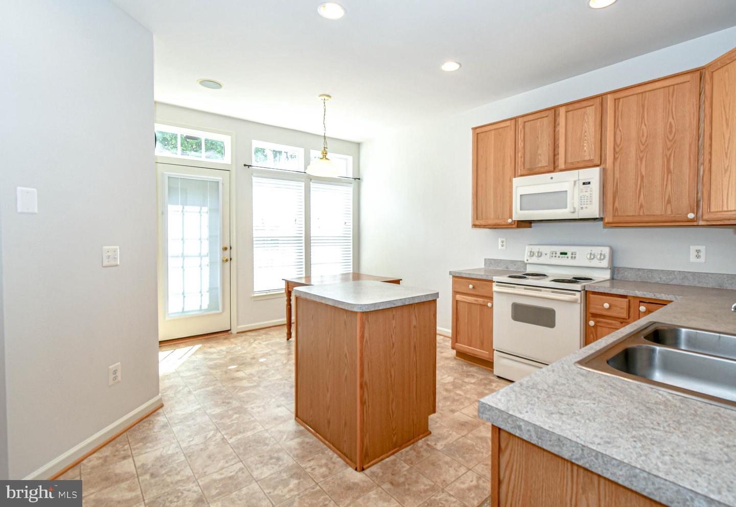 295 AMBER CIR, WARRENTON, Virginia 20186, 3 Bedrooms Bedrooms, ,2 BathroomsBathrooms,Residential,For sale,295 AMBER CIR,VAFQ2017776 MLS # VAFQ2017776
