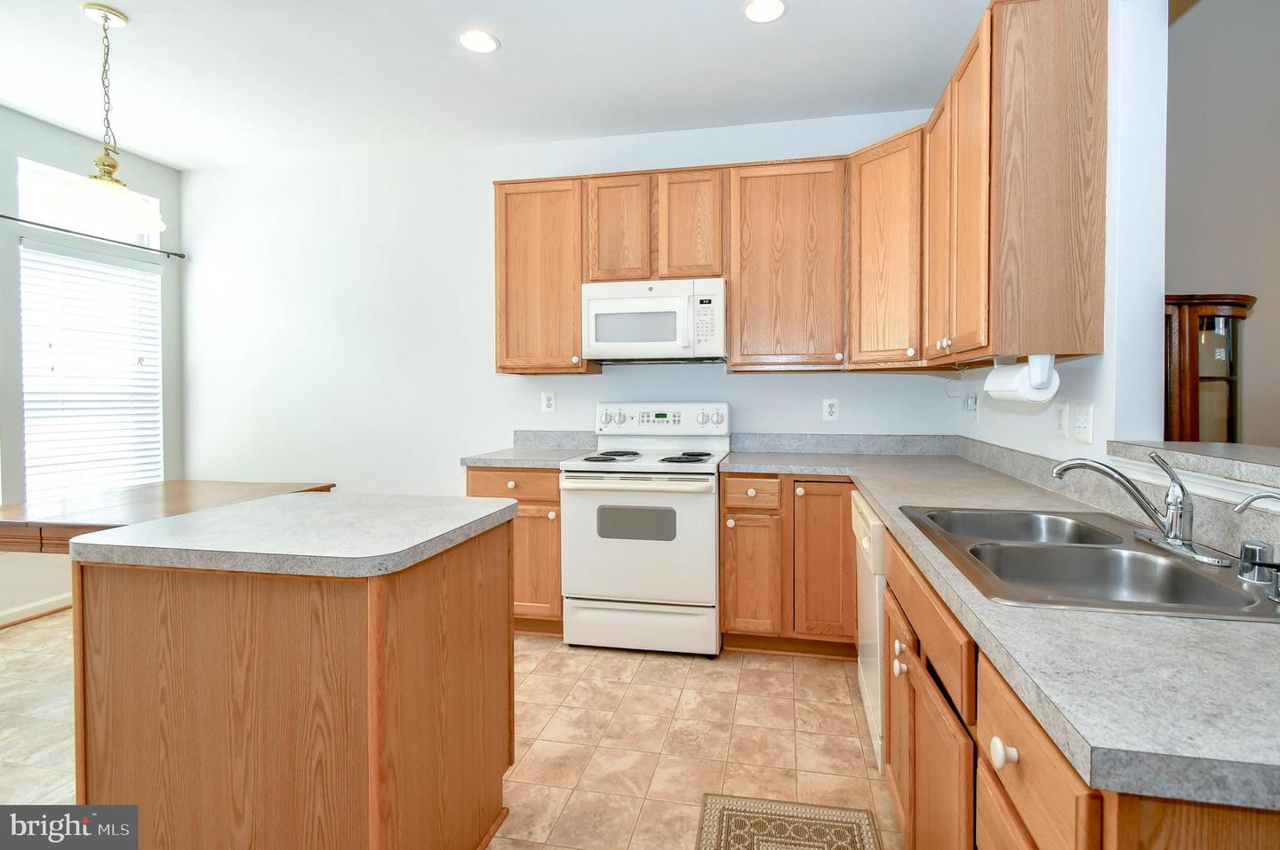 295 AMBER CIR, WARRENTON, Virginia 20186, 3 Bedrooms Bedrooms, ,2 BathroomsBathrooms,Residential,For sale,295 AMBER CIR,VAFQ2017776 MLS # VAFQ2017776