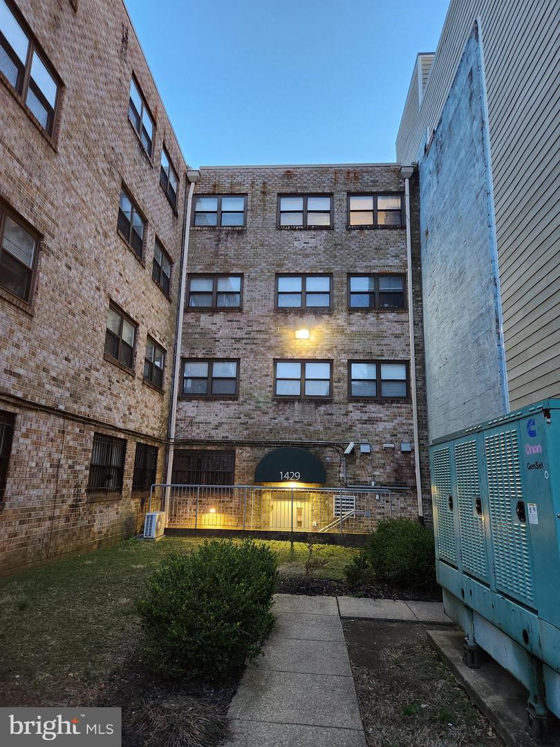 1429 GIRARD ST NW #304, WASHINGTON, District Of Columbia 20009, 2 Bedrooms Bedrooms, 6 Rooms Rooms,1 BathroomBathrooms,Residential,For sale,1429 GIRARD ST NW #304,DCDC2213434 MLS # DCDC2213434