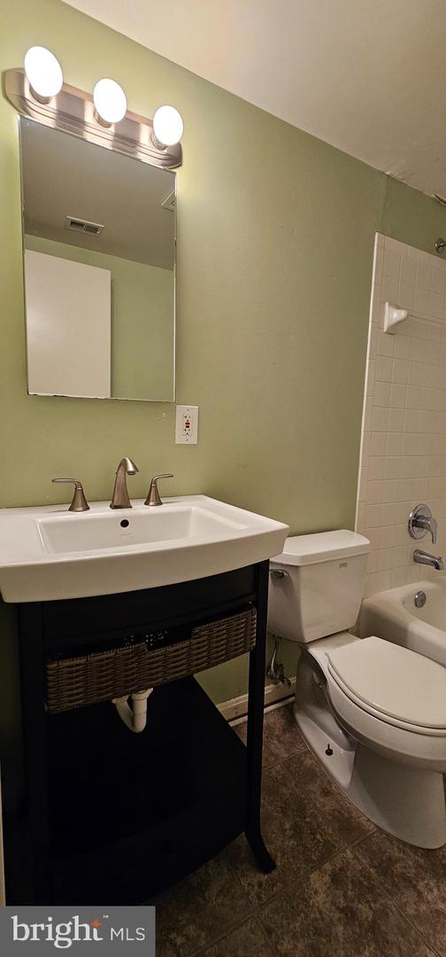 1429 GIRARD ST NW #304, WASHINGTON, District Of Columbia 20009, 2 Bedrooms Bedrooms, 6 Rooms Rooms,1 BathroomBathrooms,Residential,For sale,1429 GIRARD ST NW #304,DCDC2213434 MLS # DCDC2213434
