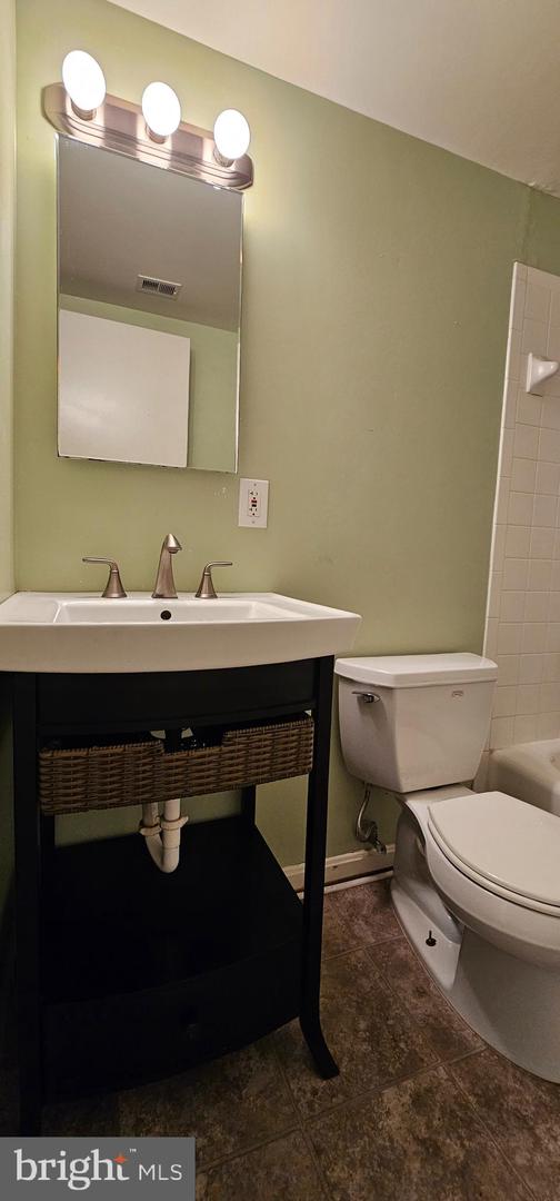 1429 GIRARD ST NW #304, WASHINGTON, District Of Columbia 20009, 2 Bedrooms Bedrooms, 6 Rooms Rooms,1 BathroomBathrooms,Residential,For sale,1429 GIRARD ST NW #304,DCDC2213434 MLS # DCDC2213434