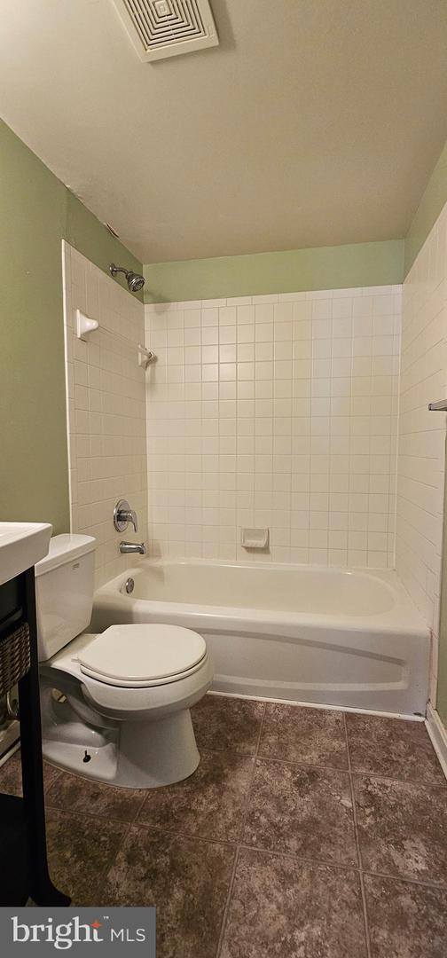 1429 GIRARD ST NW #304, WASHINGTON, District Of Columbia 20009, 2 Bedrooms Bedrooms, 6 Rooms Rooms,1 BathroomBathrooms,Residential,For sale,1429 GIRARD ST NW #304,DCDC2213434 MLS # DCDC2213434