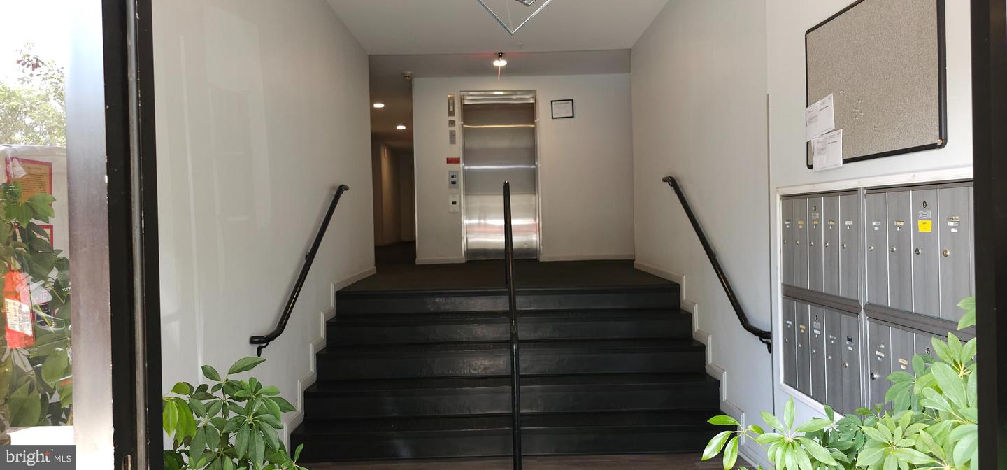 1429 GIRARD ST NW #304, WASHINGTON, District Of Columbia 20009, 2 Bedrooms Bedrooms, 6 Rooms Rooms,1 BathroomBathrooms,Residential,For sale,1429 GIRARD ST NW #304,DCDC2213434 MLS # DCDC2213434