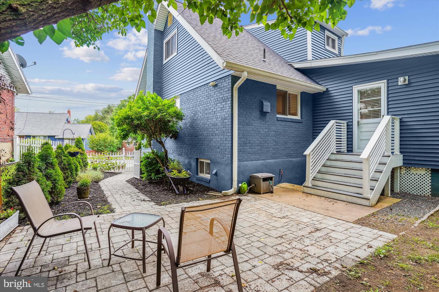 132 N GLADDEN ST N, ALEXANDRIA, Virginia 22304, 5 Bedrooms Bedrooms, ,3 BathroomsBathrooms,Residential,For sale,132 N GLADDEN ST N,VAAX2048116 MLS # VAAX2048116