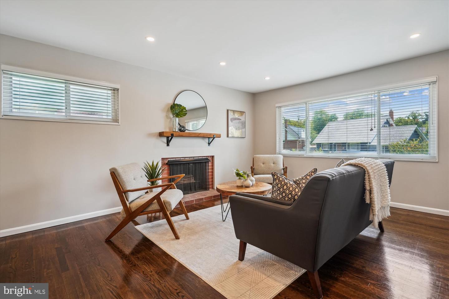 132 N GLADDEN ST N, ALEXANDRIA, Virginia 22304, 5 Bedrooms Bedrooms, ,3 BathroomsBathrooms,Residential,For sale,132 N GLADDEN ST N,VAAX2048116 MLS # VAAX2048116