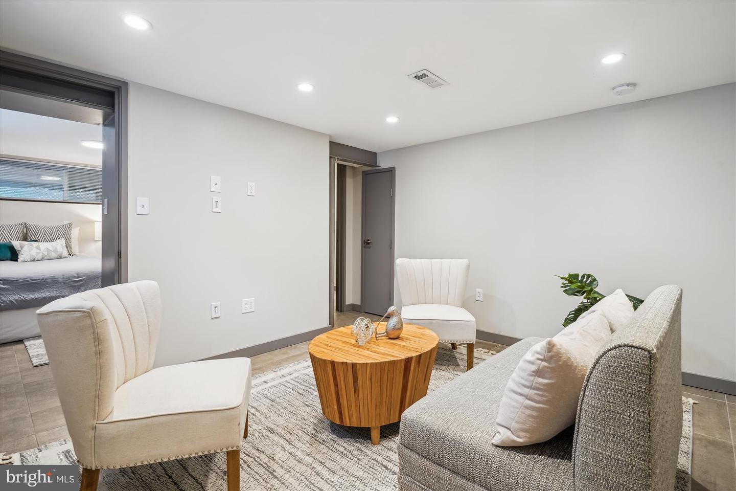 132 N GLADDEN ST N, ALEXANDRIA, Virginia 22304, 5 Bedrooms Bedrooms, ,3 BathroomsBathrooms,Residential,For sale,132 N GLADDEN ST N,VAAX2048116 MLS # VAAX2048116