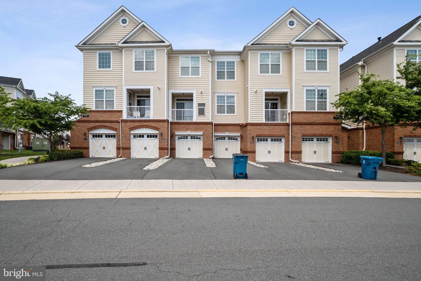 43031 FOXTRAIL WOODS TER #107, ASHBURN, Virginia 20148, 2 Bedrooms Bedrooms, ,2 BathroomsBathrooms,Residential,For sale,43031 FOXTRAIL WOODS TER #107,VALO2103676 MLS # VALO2103676