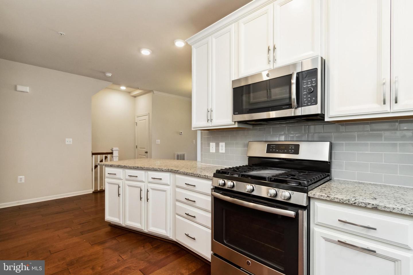 43031 FOXTRAIL WOODS TER #107, ASHBURN, Virginia 20148, 2 Bedrooms Bedrooms, ,2 BathroomsBathrooms,Residential,For sale,43031 FOXTRAIL WOODS TER #107,VALO2103676 MLS # VALO2103676