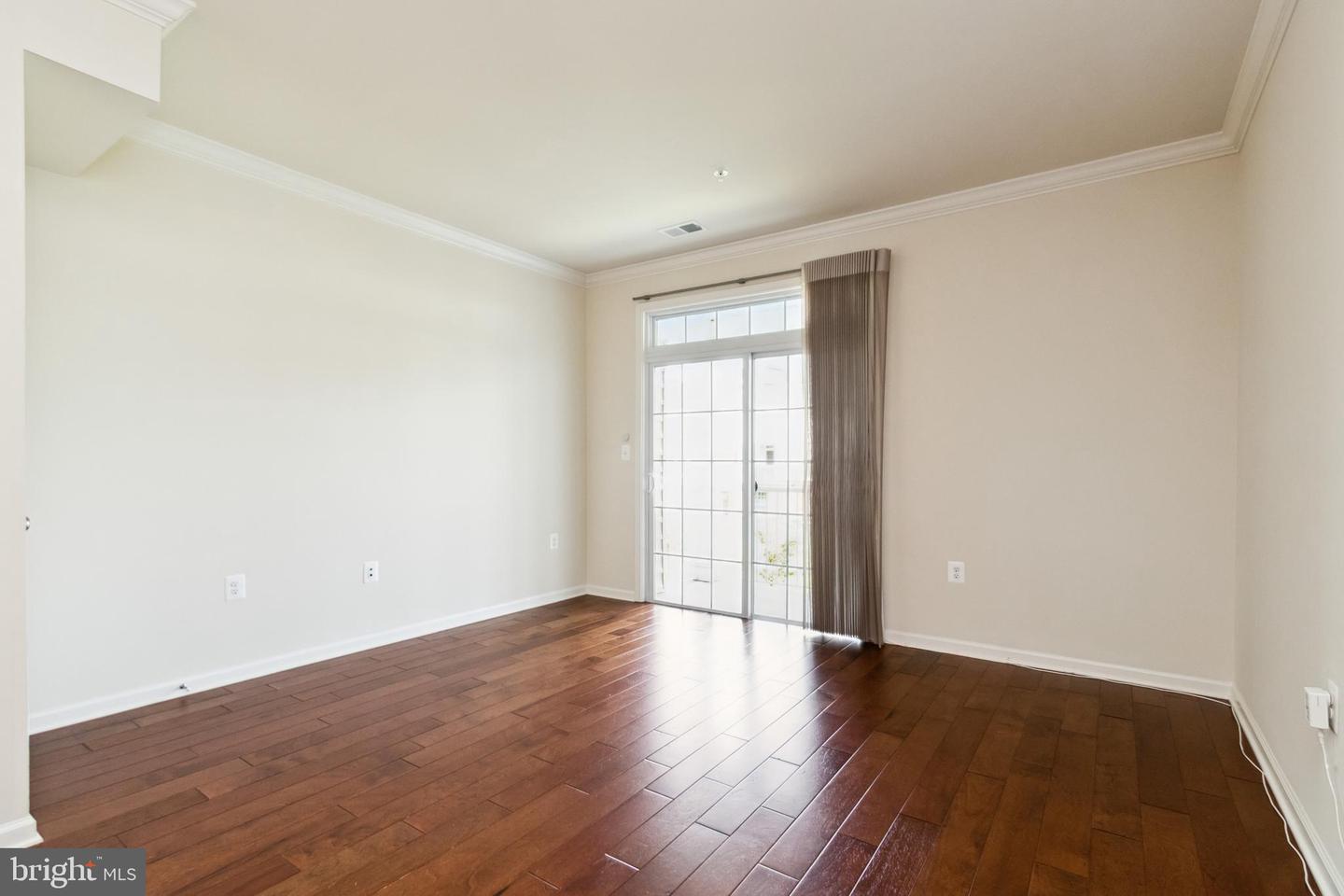 43031 FOXTRAIL WOODS TER #107, ASHBURN, Virginia 20148, 2 Bedrooms Bedrooms, ,2 BathroomsBathrooms,Residential,For sale,43031 FOXTRAIL WOODS TER #107,VALO2103676 MLS # VALO2103676