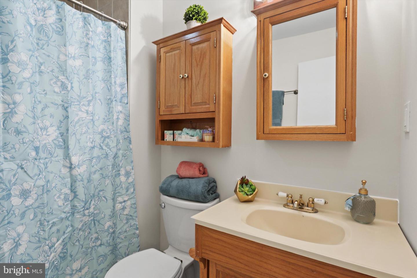 7047 WOODLEY HEIGHTS DR, WARRENTON, Virginia 20186, 3 Bedrooms Bedrooms, 5 Rooms Rooms,2 BathroomsBathrooms,Residential,For sale,7047 WOODLEY HEIGHTS DR,VAFQ2017758 MLS # VAFQ2017758