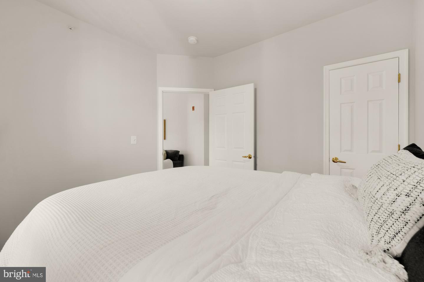 4550 STRUTFIELD LN #2405, ALEXANDRIA, Virginia 22311, 2 Bedrooms Bedrooms, ,1 BathroomBathrooms,Residential,For sale,4550 STRUTFIELD LN #2405,VAAX2048150 MLS # VAAX2048150