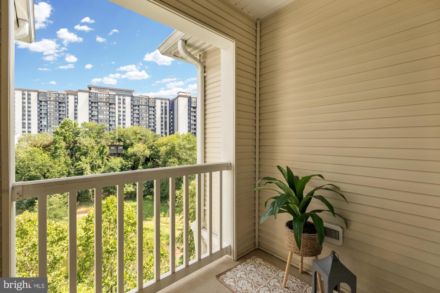 4550 STRUTFIELD LN #2405, ALEXANDRIA, Virginia 22311, 2 Bedrooms Bedrooms, ,1 BathroomBathrooms,Residential,For sale,4550 STRUTFIELD LN #2405,VAAX2048150 MLS # VAAX2048150