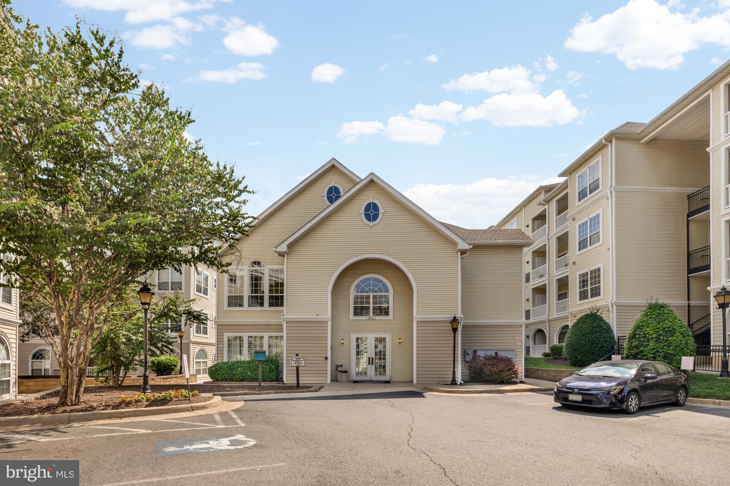 4550 STRUTFIELD LN #2405, ALEXANDRIA, Virginia 22311, 2 Bedrooms Bedrooms, ,1 BathroomBathrooms,Residential,For sale,4550 STRUTFIELD LN #2405,VAAX2048150 MLS # VAAX2048150