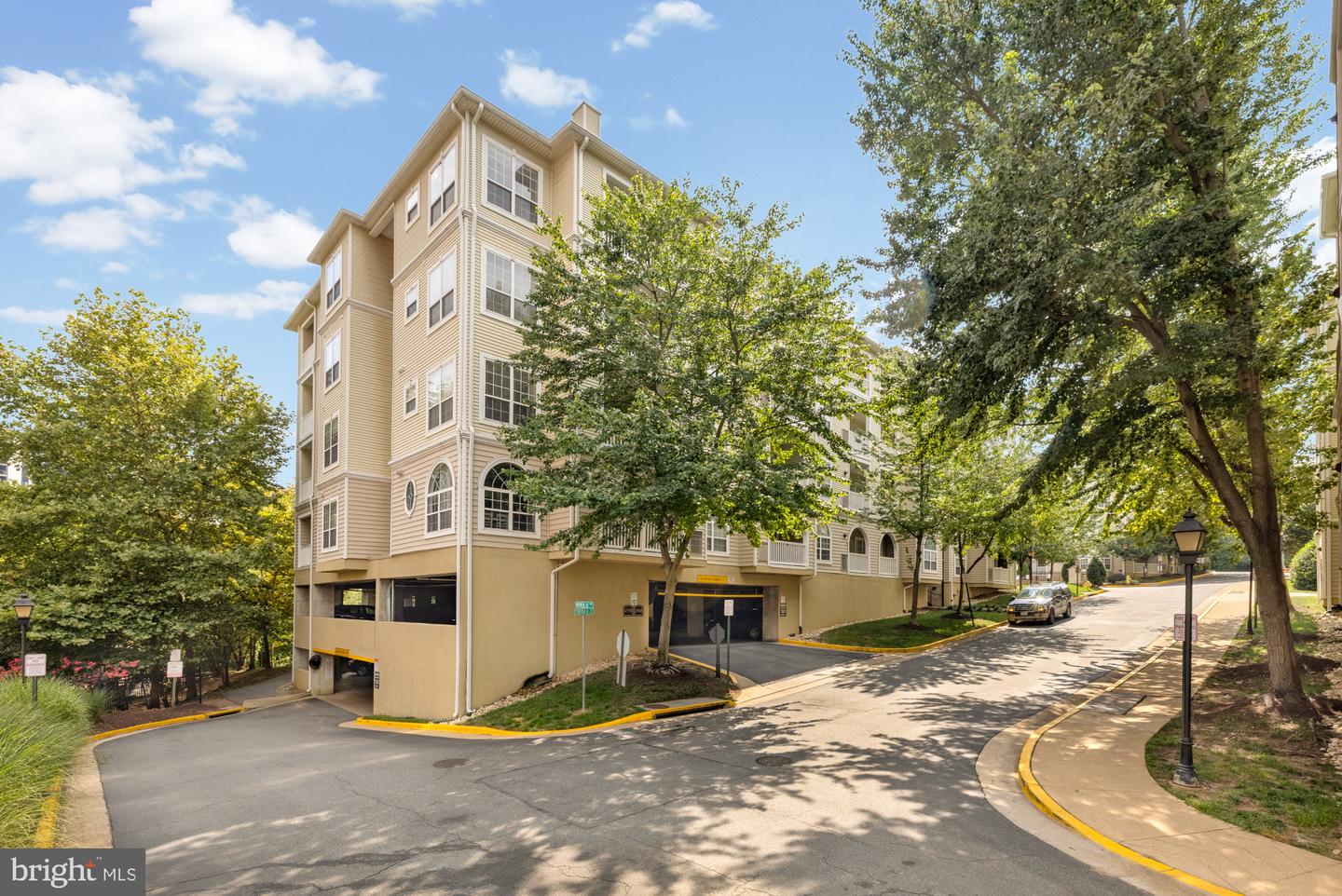 4550 STRUTFIELD LN #2405, ALEXANDRIA, Virginia 22311, 2 Bedrooms Bedrooms, ,1 BathroomBathrooms,Residential,For sale,4550 STRUTFIELD LN #2405,VAAX2048150 MLS # VAAX2048150