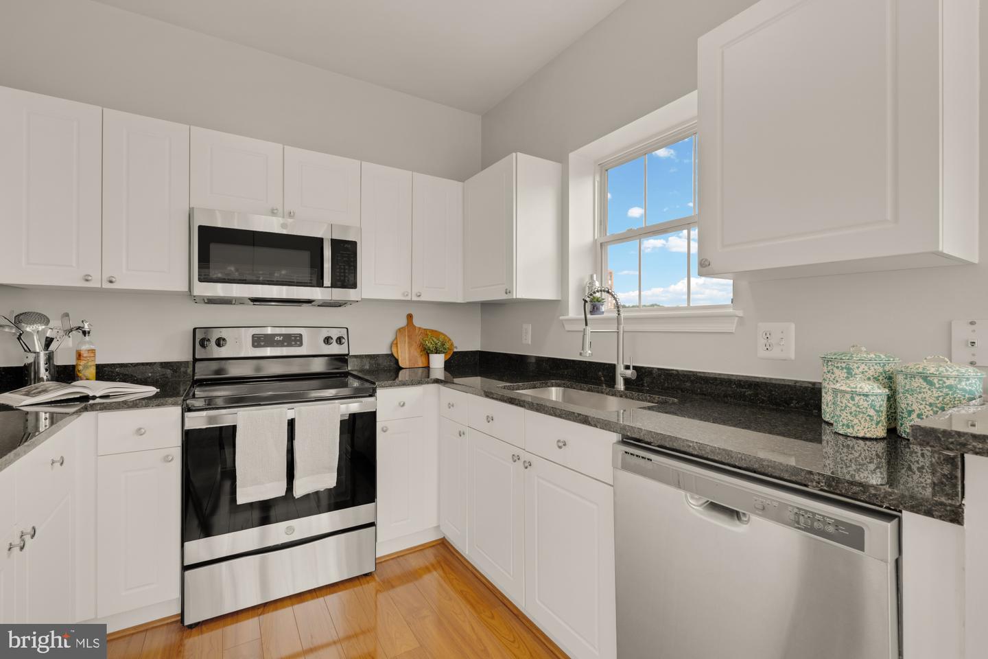 4550 STRUTFIELD LN #2405, ALEXANDRIA, Virginia 22311, 2 Bedrooms Bedrooms, ,1 BathroomBathrooms,Residential,For sale,4550 STRUTFIELD LN #2405,VAAX2048150 MLS # VAAX2048150