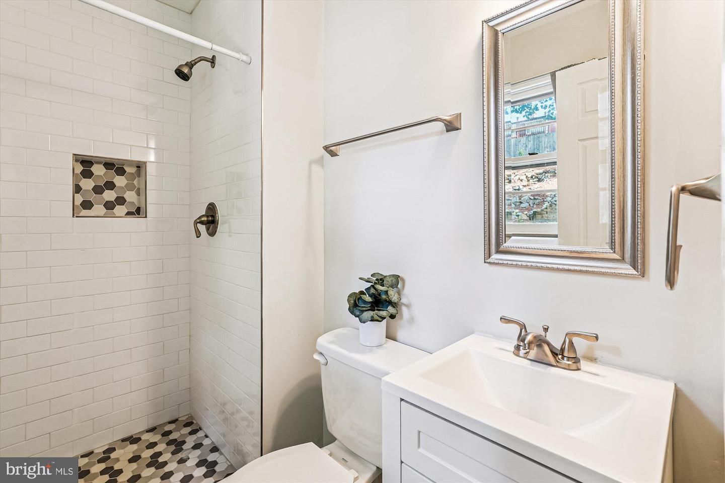 13804 GILBERT RD, WOODBRIDGE, Virginia 22193, 4 Bedrooms Bedrooms, 12 Rooms Rooms,3 BathroomsBathrooms,Residential,For sale,13804 GILBERT RD,VAPW2100566 MLS # VAPW2100566