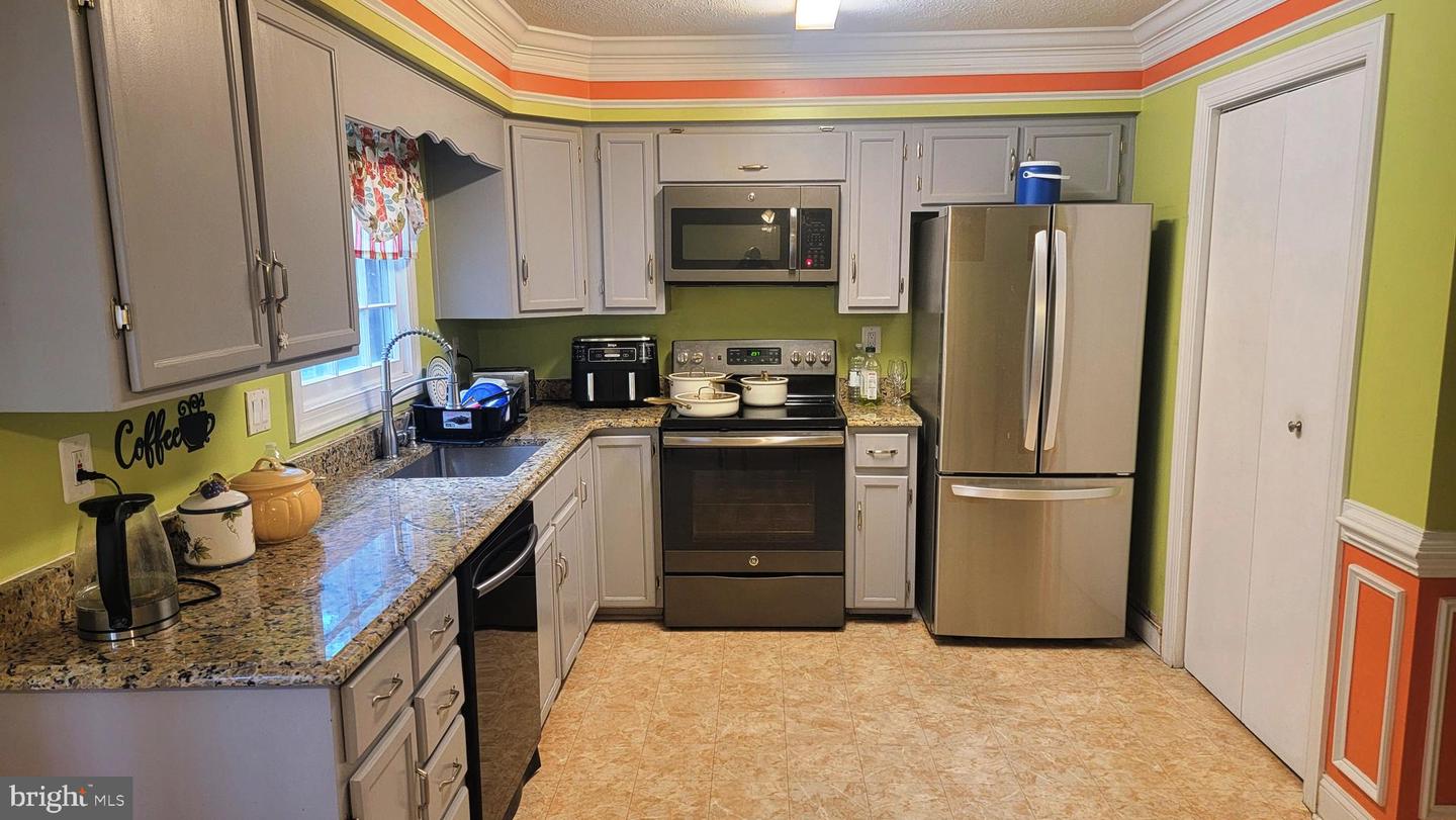 9058 OLD HICKORY CT, MANASSAS, Virginia 20110, 4 Bedrooms Bedrooms, ,3 BathroomsBathrooms,Residential,For sale,9058 OLD HICKORY CT,VAMN2009126 MLS # VAMN2009126