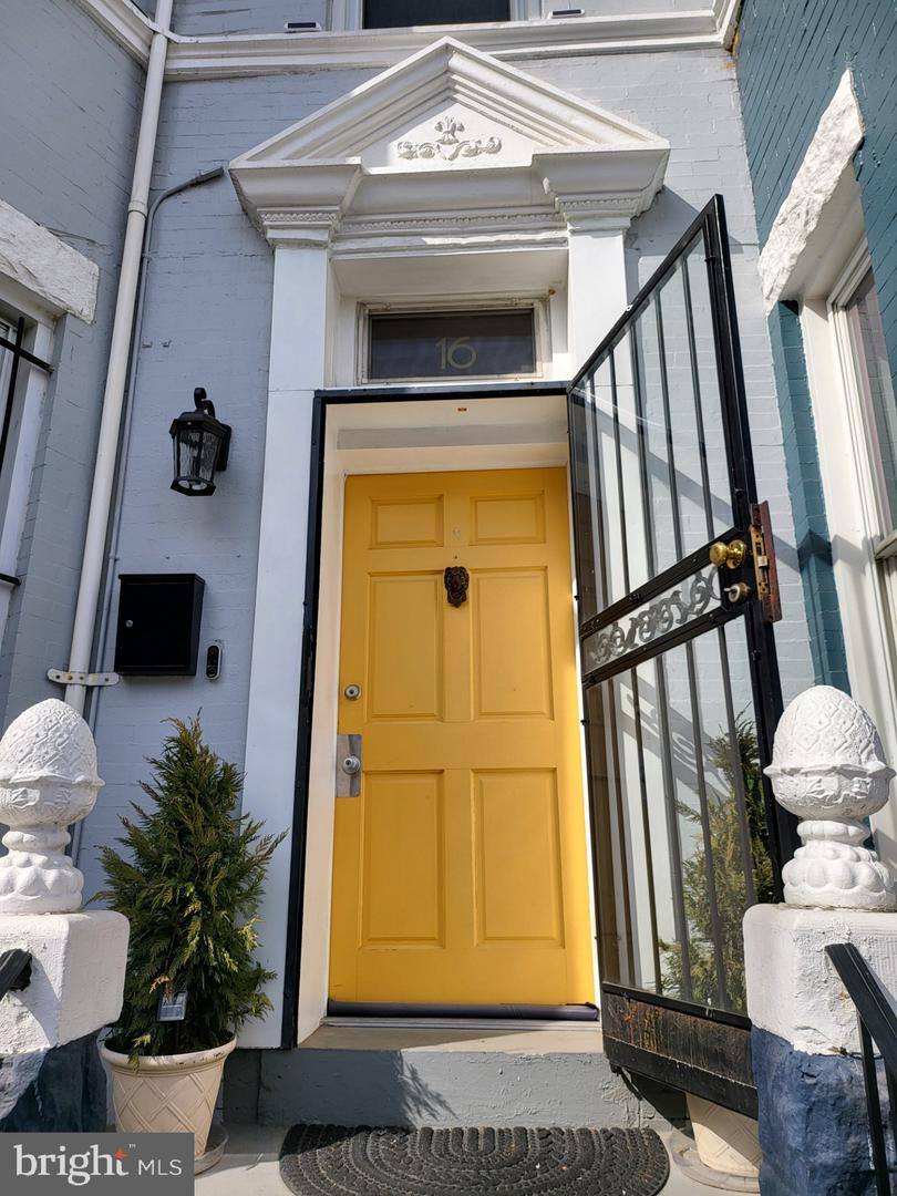 16 Q ST NE, WASHINGTON, District Of Columbia 20002, 5 Bedrooms Bedrooms, ,3 BathroomsBathrooms,Residential,For sale,16 Q ST NE,DCDC2213398 MLS # DCDC2213398