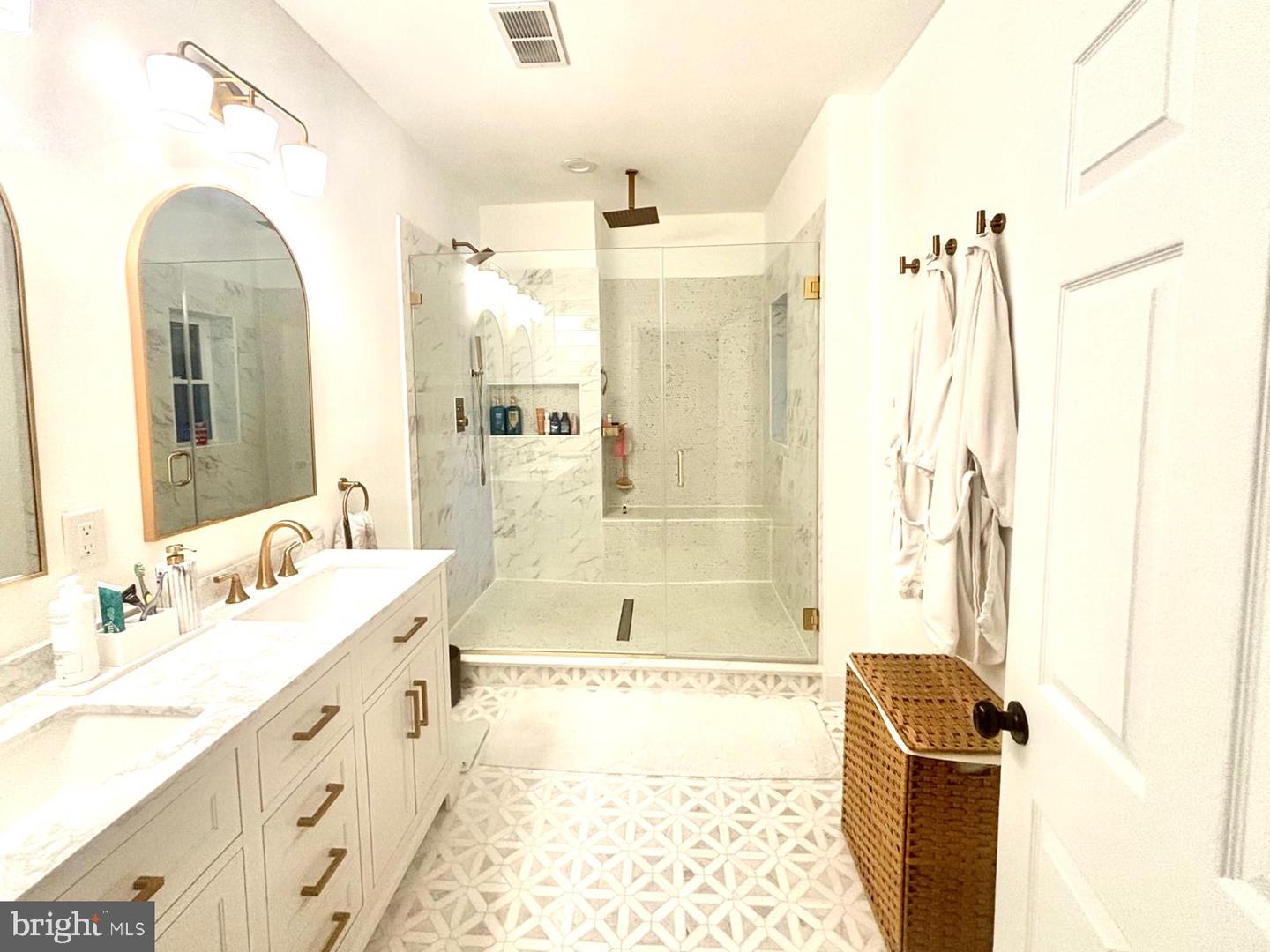 16 Q ST NE, WASHINGTON, District Of Columbia 20002, 5 Bedrooms Bedrooms, ,3 BathroomsBathrooms,Residential,For sale,16 Q ST NE,DCDC2213398 MLS # DCDC2213398
