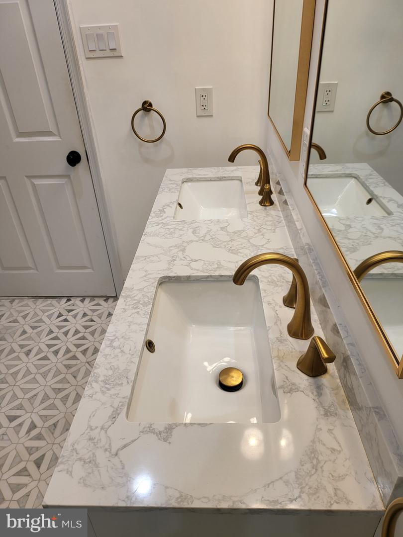 16 Q ST NE, WASHINGTON, District Of Columbia 20002, 5 Bedrooms Bedrooms, ,3 BathroomsBathrooms,Residential,For sale,16 Q ST NE,DCDC2213398 MLS # DCDC2213398