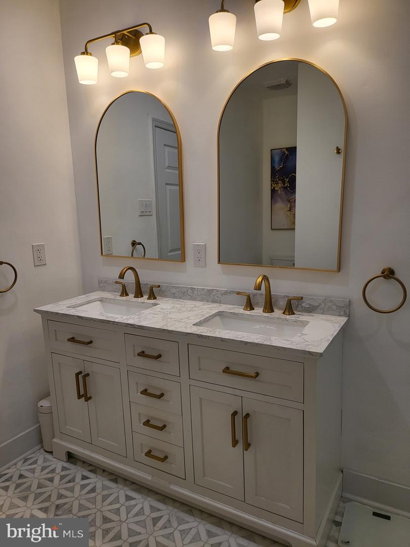 16 Q ST NE, WASHINGTON, District Of Columbia 20002, 5 Bedrooms Bedrooms, ,3 BathroomsBathrooms,Residential,For sale,16 Q ST NE,DCDC2213398 MLS # DCDC2213398