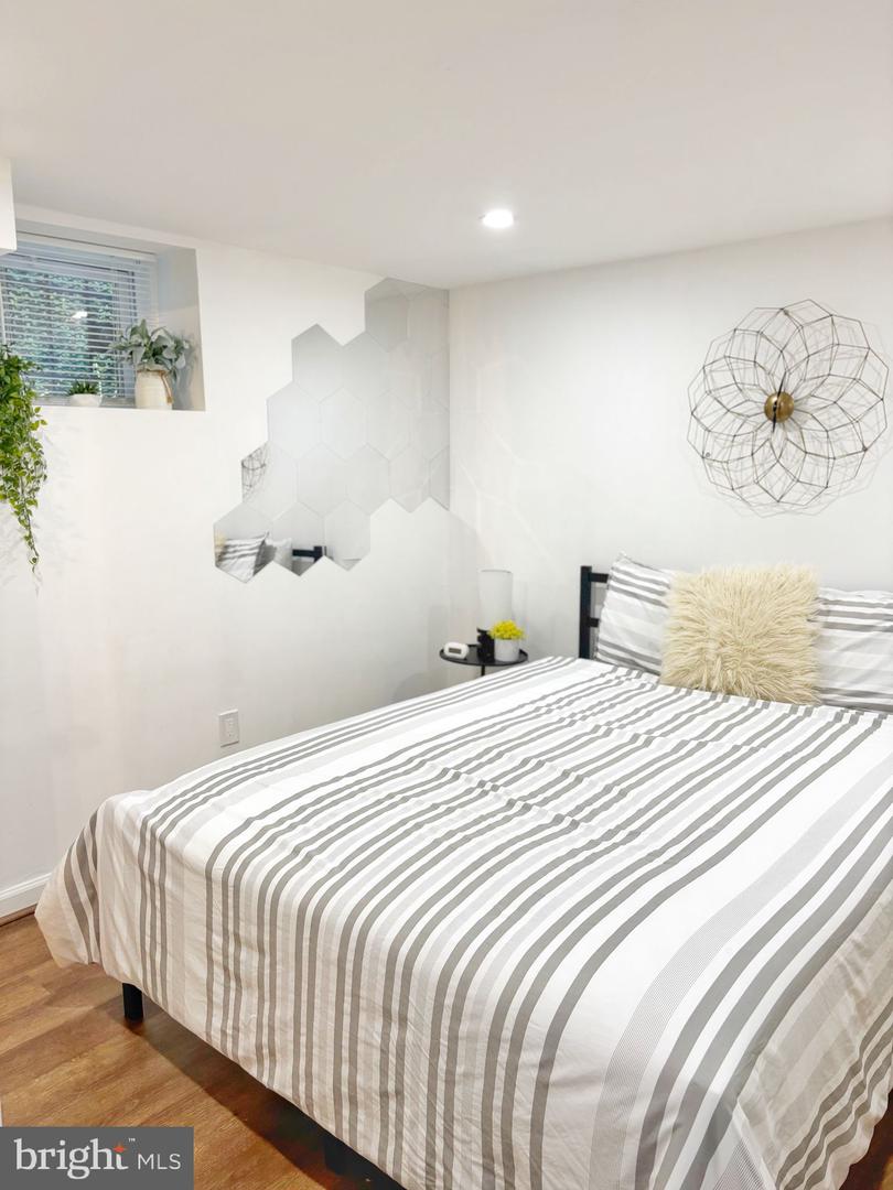 16 Q ST NE, WASHINGTON, District Of Columbia 20002, 5 Bedrooms Bedrooms, ,3 BathroomsBathrooms,Residential,For sale,16 Q ST NE,DCDC2213398 MLS # DCDC2213398
