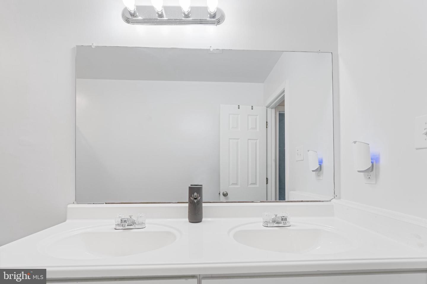 3811 TERMINAL AVE, RICHMOND, Virginia 23224, 4 Bedrooms Bedrooms, 6 Rooms Rooms,2 BathroomsBathrooms,Residential,For sale,3811 TERMINAL AVE,VARC2000722 MLS # VARC2000722