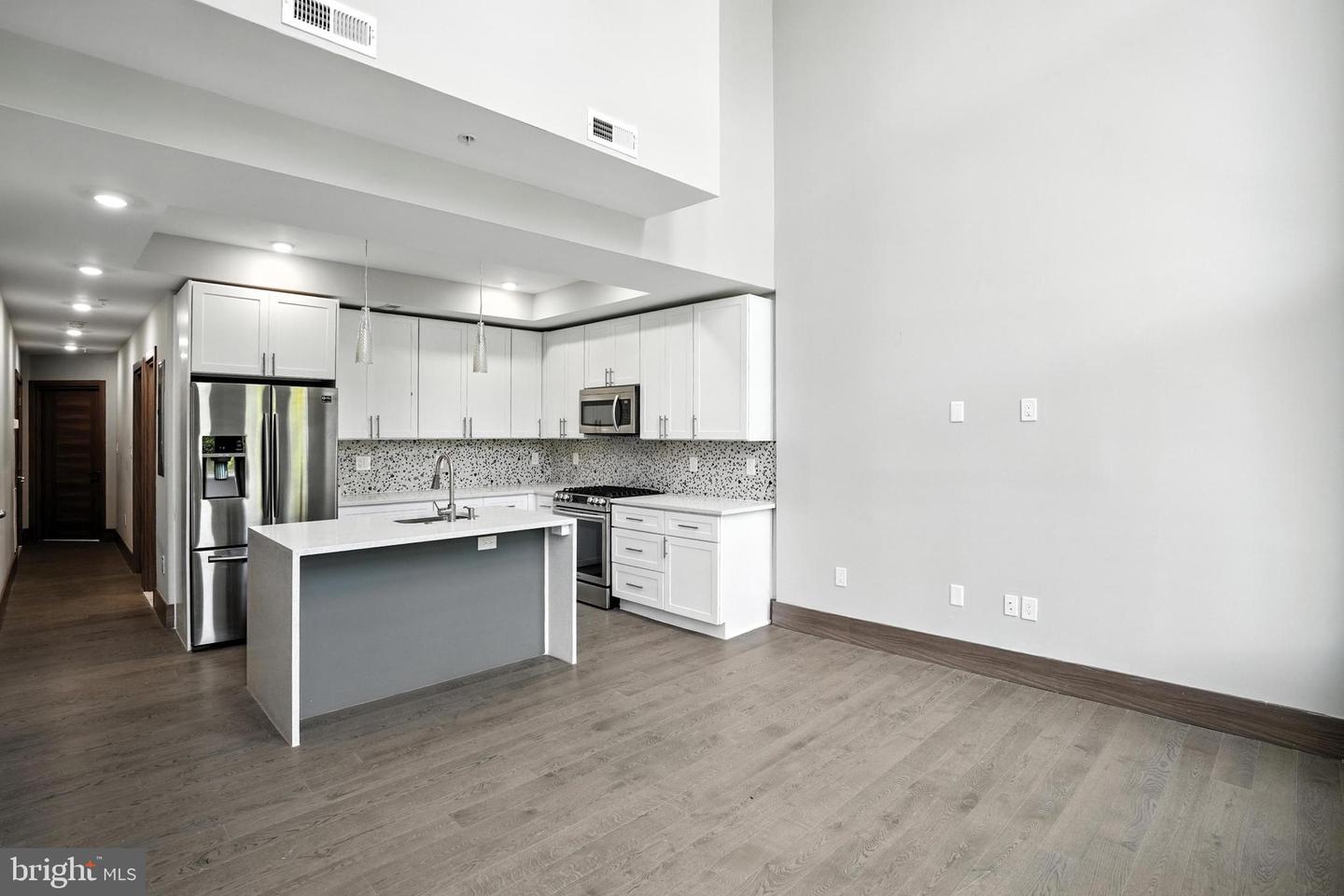 2109 M ST NE #8, WASHINGTON, District Of Columbia 20002, 3 Bedrooms Bedrooms, ,3 BathroomsBathrooms,Residential,For sale,2109 M ST NE #8,DCDC2213438 MLS # DCDC2213438