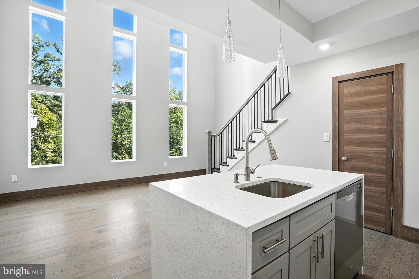 2109 M ST NE #8, WASHINGTON, District Of Columbia 20002, 3 Bedrooms Bedrooms, ,3 BathroomsBathrooms,Residential,For sale,2109 M ST NE #8,DCDC2213438 MLS # DCDC2213438