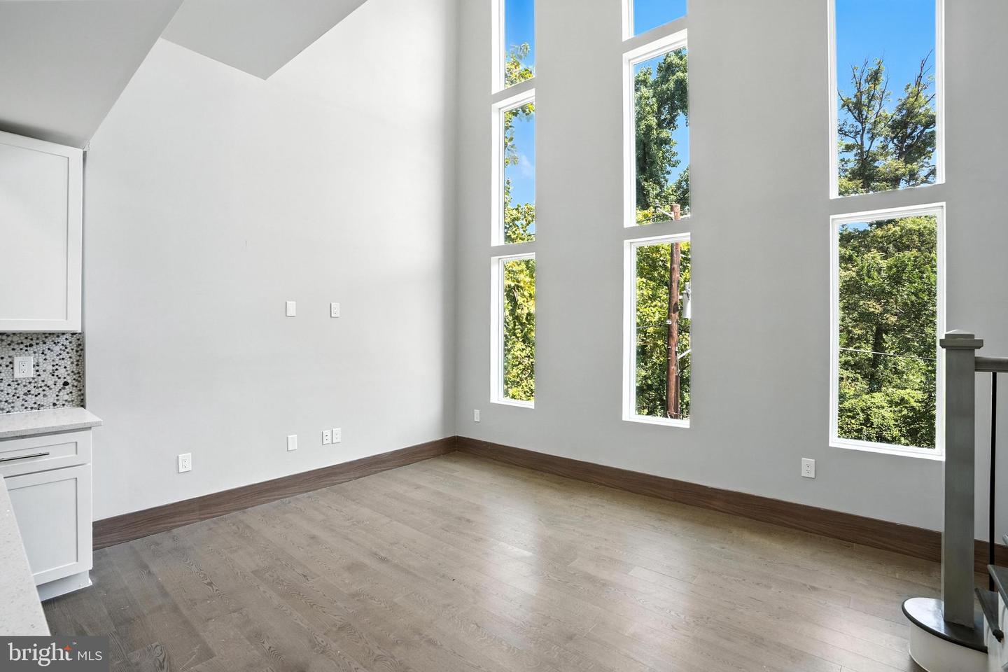 2109 M ST NE #8, WASHINGTON, District Of Columbia 20002, 3 Bedrooms Bedrooms, ,3 BathroomsBathrooms,Residential,For sale,2109 M ST NE #8,DCDC2213438 MLS # DCDC2213438