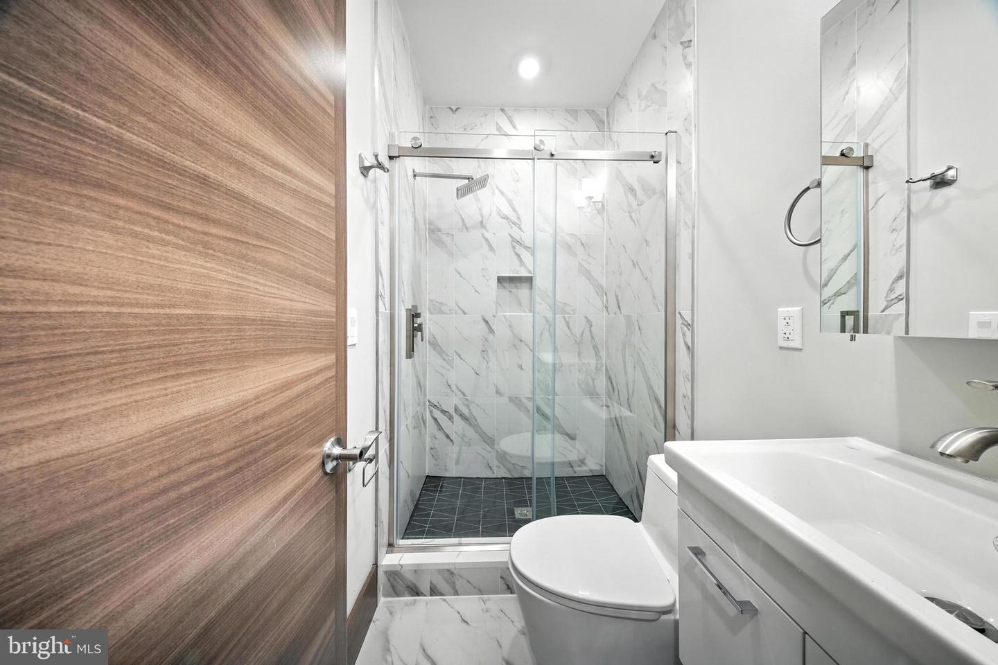 2109 M ST NE #8, WASHINGTON, District Of Columbia 20002, 3 Bedrooms Bedrooms, ,3 BathroomsBathrooms,Residential,For sale,2109 M ST NE #8,DCDC2213438 MLS # DCDC2213438
