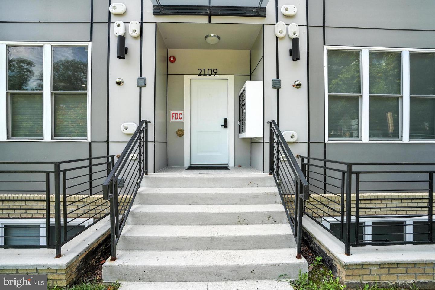 2109 M ST NE #8, WASHINGTON, District Of Columbia 20002, 3 Bedrooms Bedrooms, ,3 BathroomsBathrooms,Residential,For sale,2109 M ST NE #8,DCDC2213438 MLS # DCDC2213438