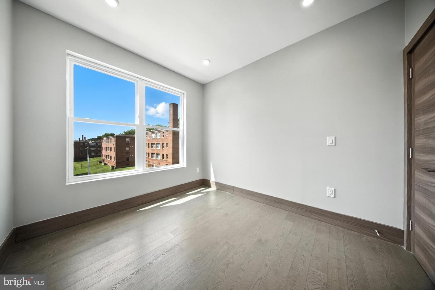 2109 M ST NE #8, WASHINGTON, District Of Columbia 20002, 3 Bedrooms Bedrooms, ,3 BathroomsBathrooms,Residential,For sale,2109 M ST NE #8,DCDC2213438 MLS # DCDC2213438