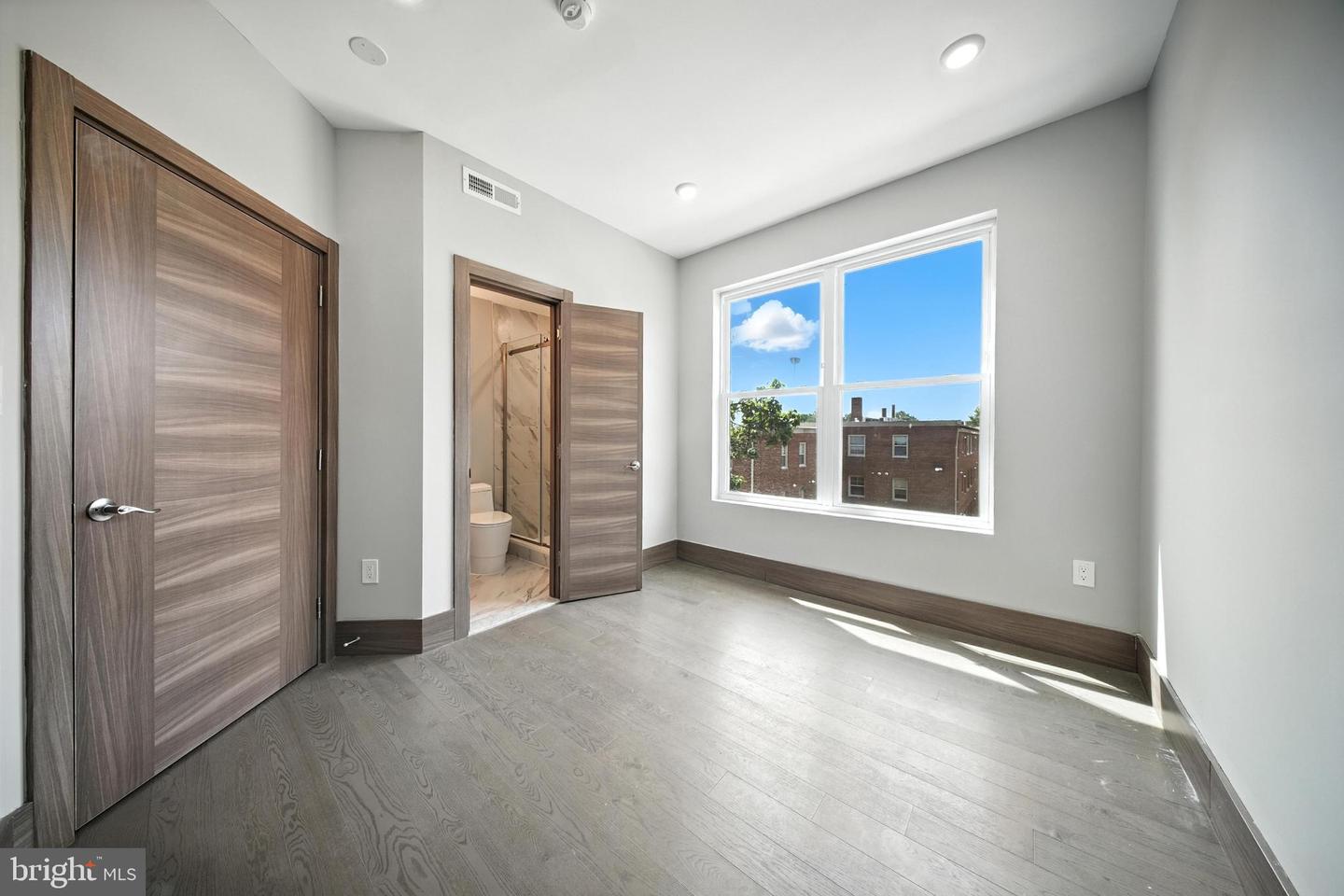 2109 M ST NE #8, WASHINGTON, District Of Columbia 20002, 3 Bedrooms Bedrooms, ,3 BathroomsBathrooms,Residential,For sale,2109 M ST NE #8,DCDC2213438 MLS # DCDC2213438