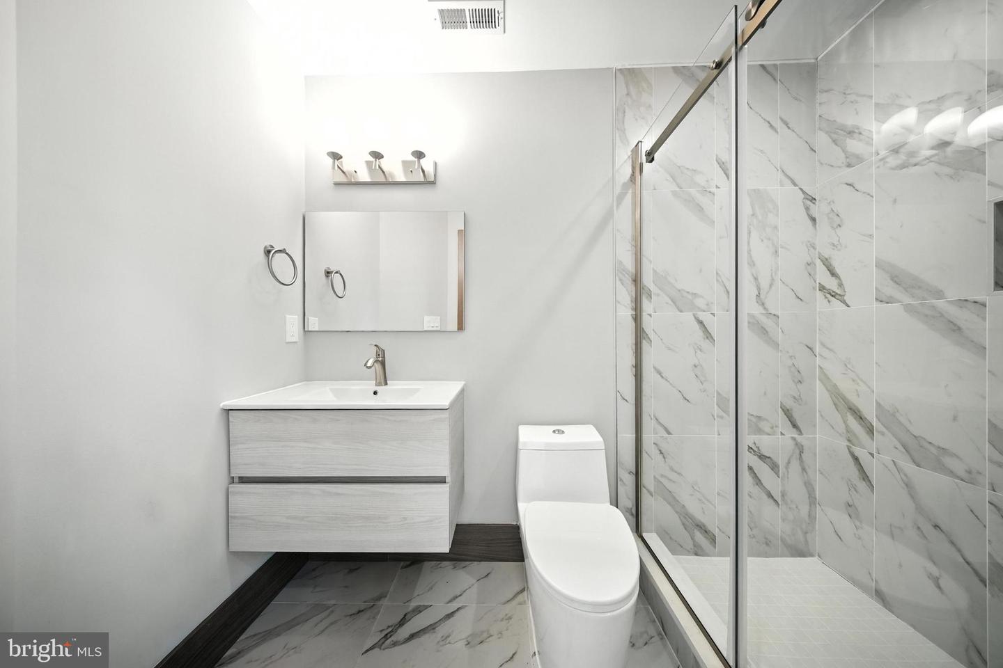 2109 M ST NE #8, WASHINGTON, District Of Columbia 20002, 3 Bedrooms Bedrooms, ,3 BathroomsBathrooms,Residential,For sale,2109 M ST NE #8,DCDC2213438 MLS # DCDC2213438