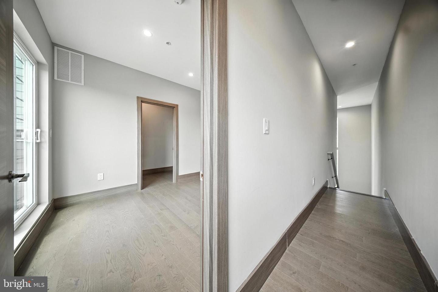 2109 M ST NE #8, WASHINGTON, District Of Columbia 20002, 3 Bedrooms Bedrooms, ,3 BathroomsBathrooms,Residential,For sale,2109 M ST NE #8,DCDC2213438 MLS # DCDC2213438